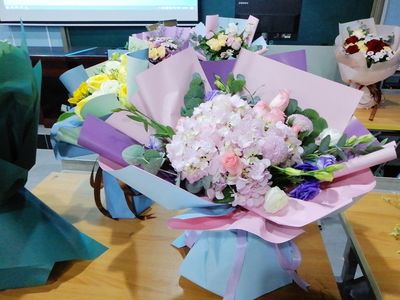 地攤經(jīng)濟新風口 禮品花卉銷售的賺錢之道